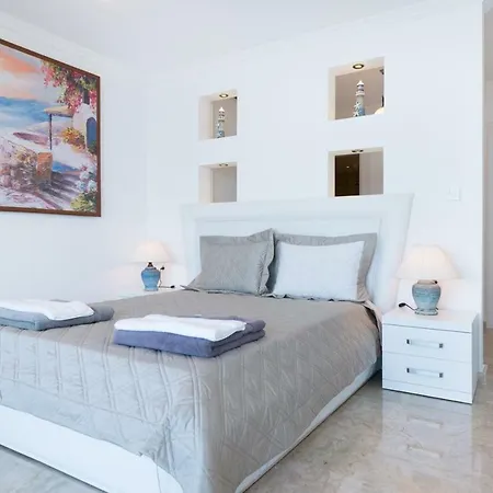 Villa Moana - *